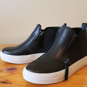Black Sneakers